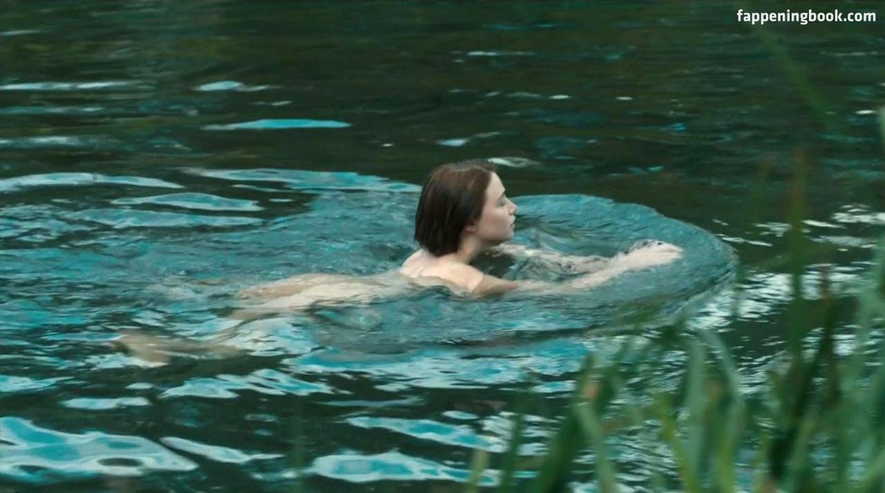 Jessica Barden Nude