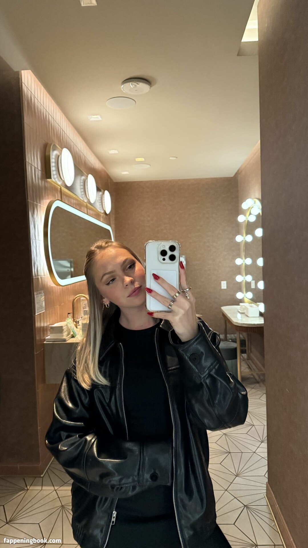 Jordyn Jones Fapello Latest Exclusive Leaked Photos