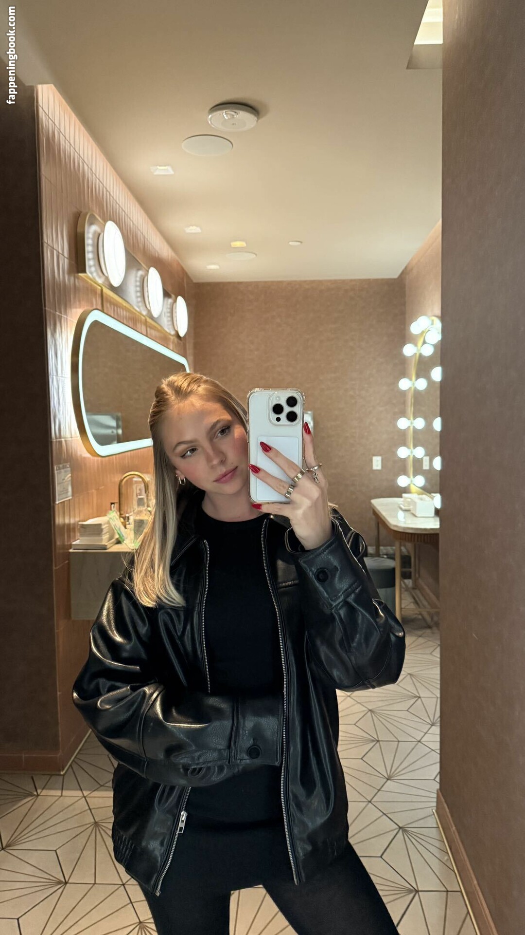 Jordyn Jones Fapello Latest Exclusive Leaked Photos