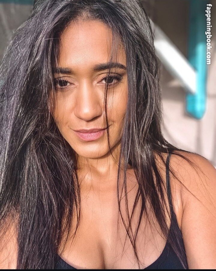 Josephine Jobert Fapello Latest Exclusive Leaked Photos