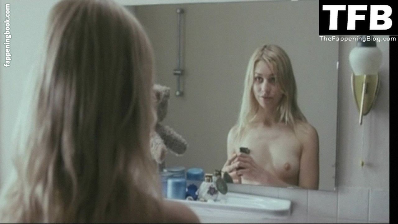 Julia Dietze Nude