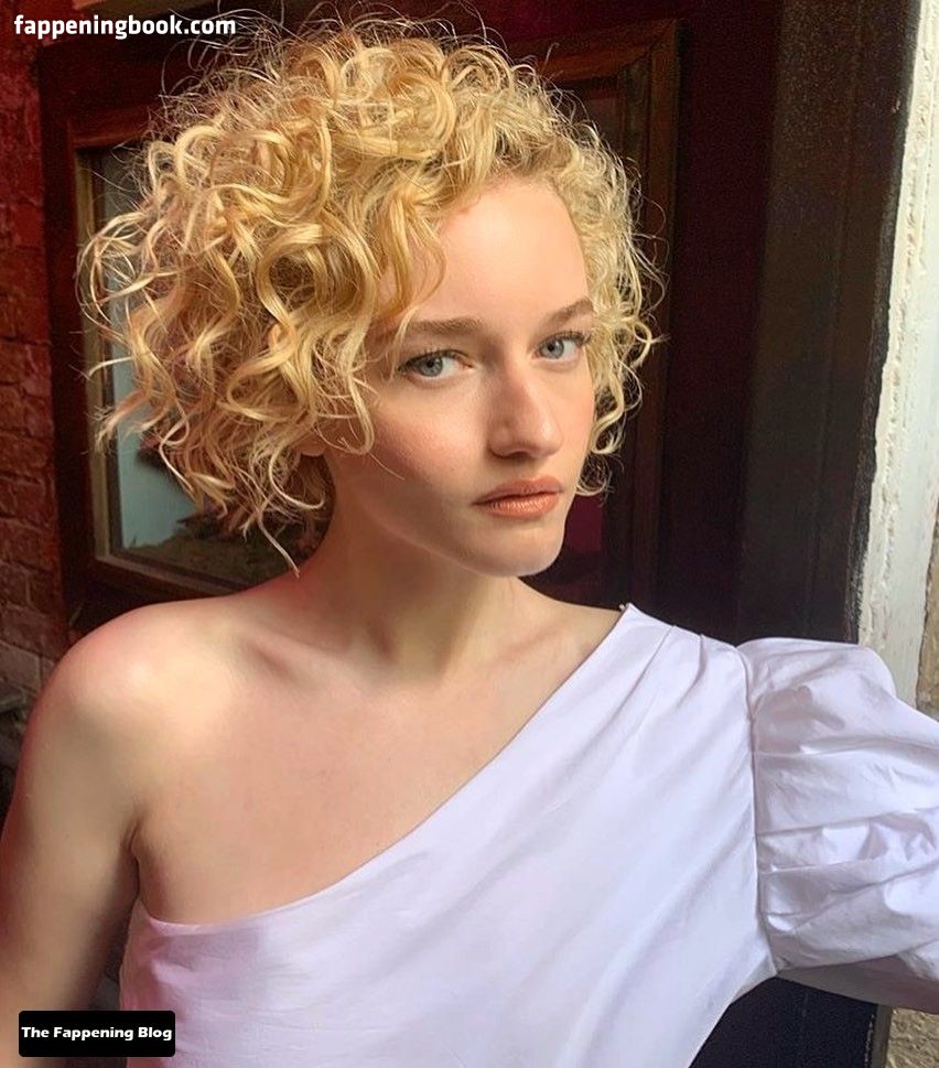 Julia Garner Nude OnlyFans Leaks