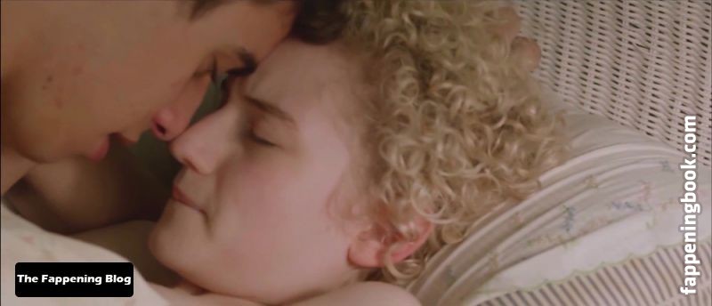 Julia Garner Nude OnlyFans Leaks