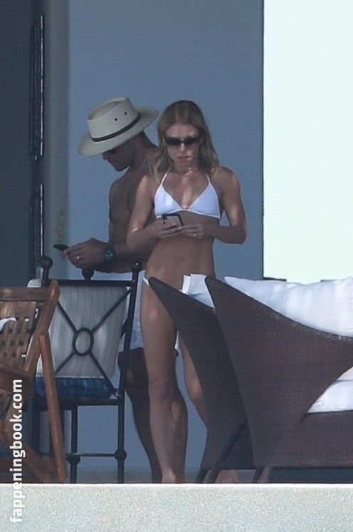 Kelly Ripa Fappening