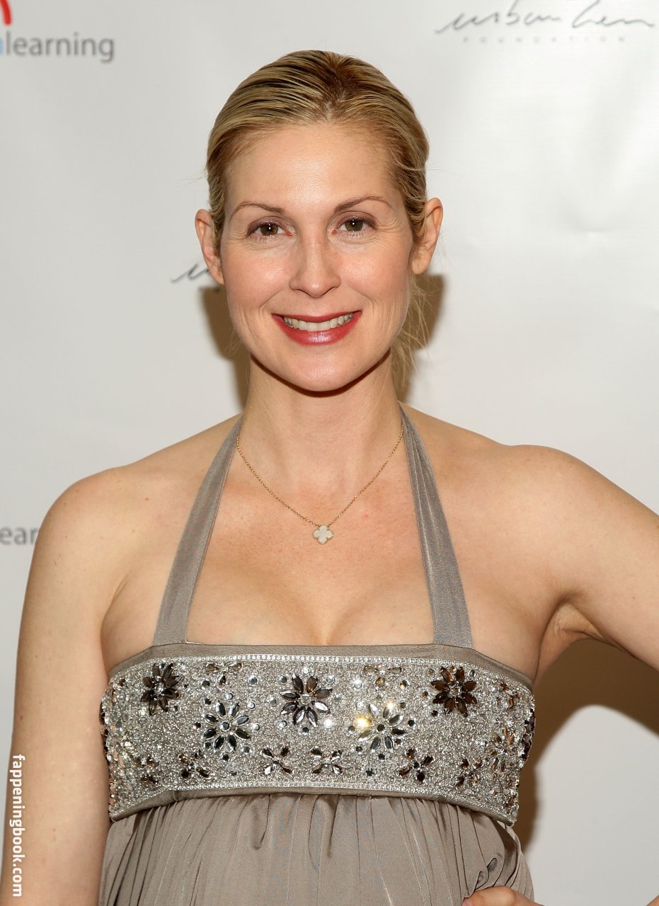 Kelly rutherford nude pics