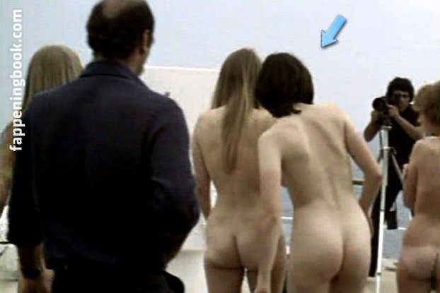 Kim Cattrall Nude