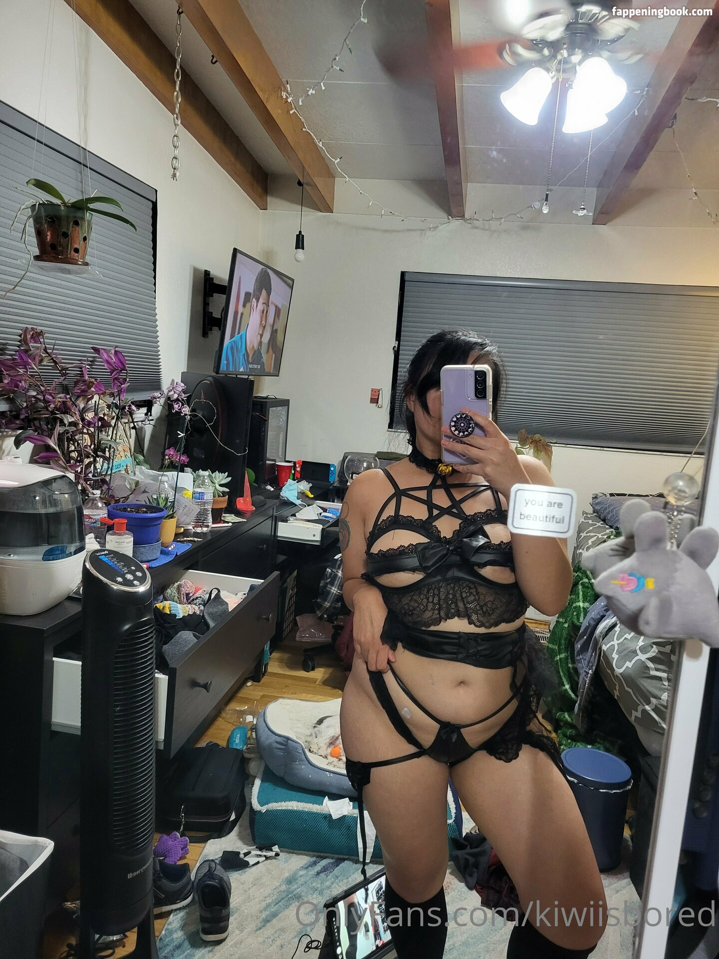 kiwiisbored Nude OnlyFans Leaks