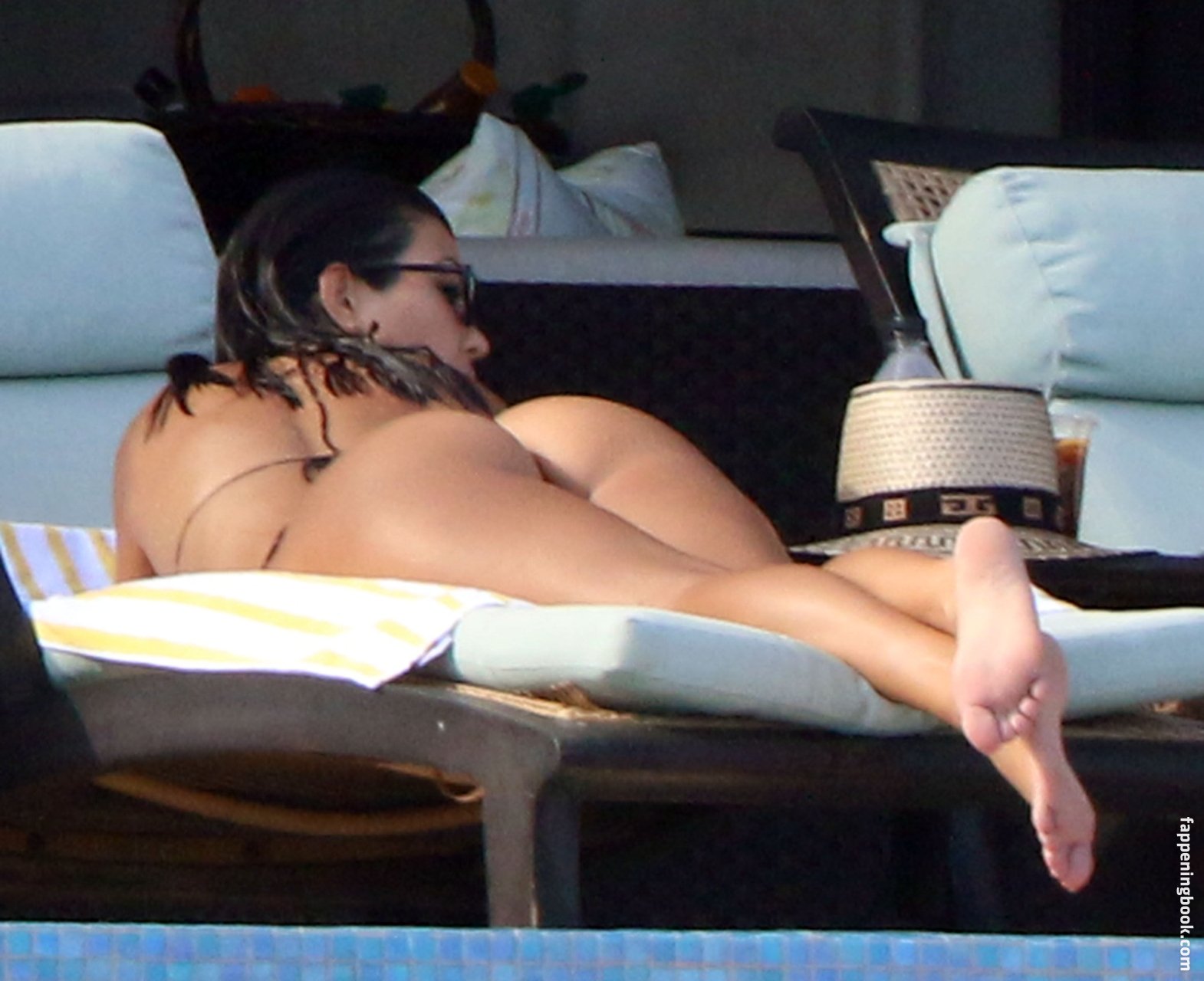 Kourtney kardashian nude uncensored