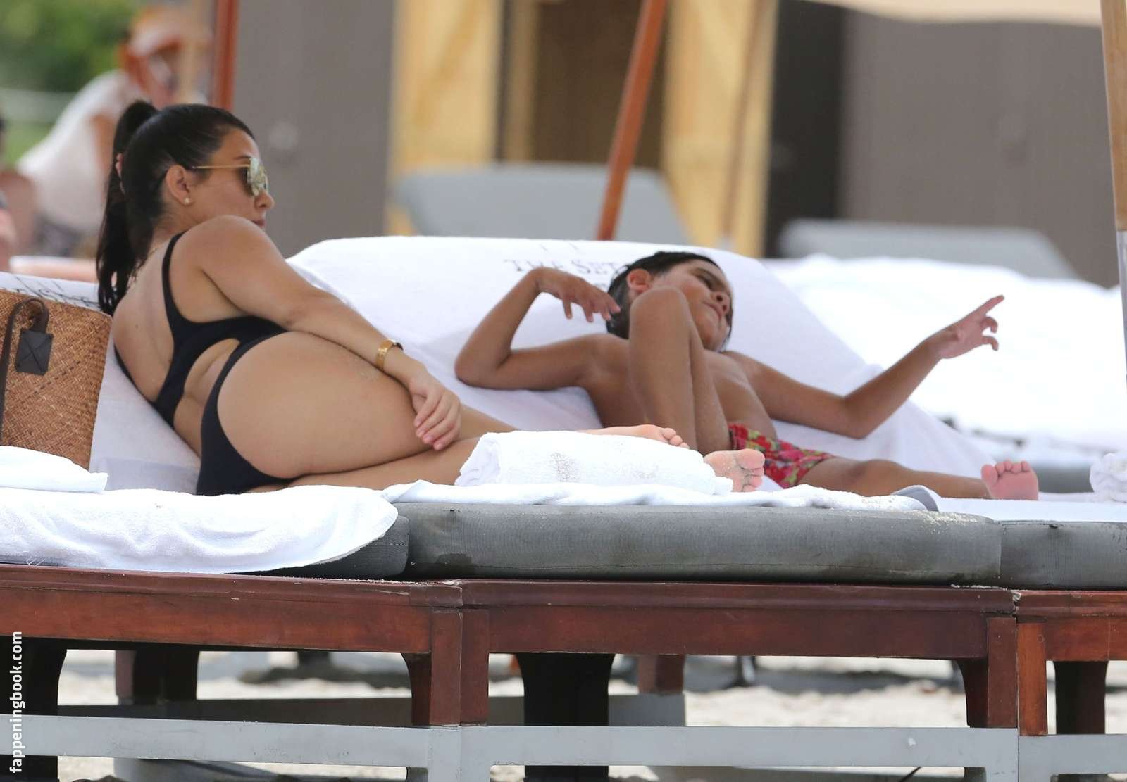 Kourtney Kardashian Fakes