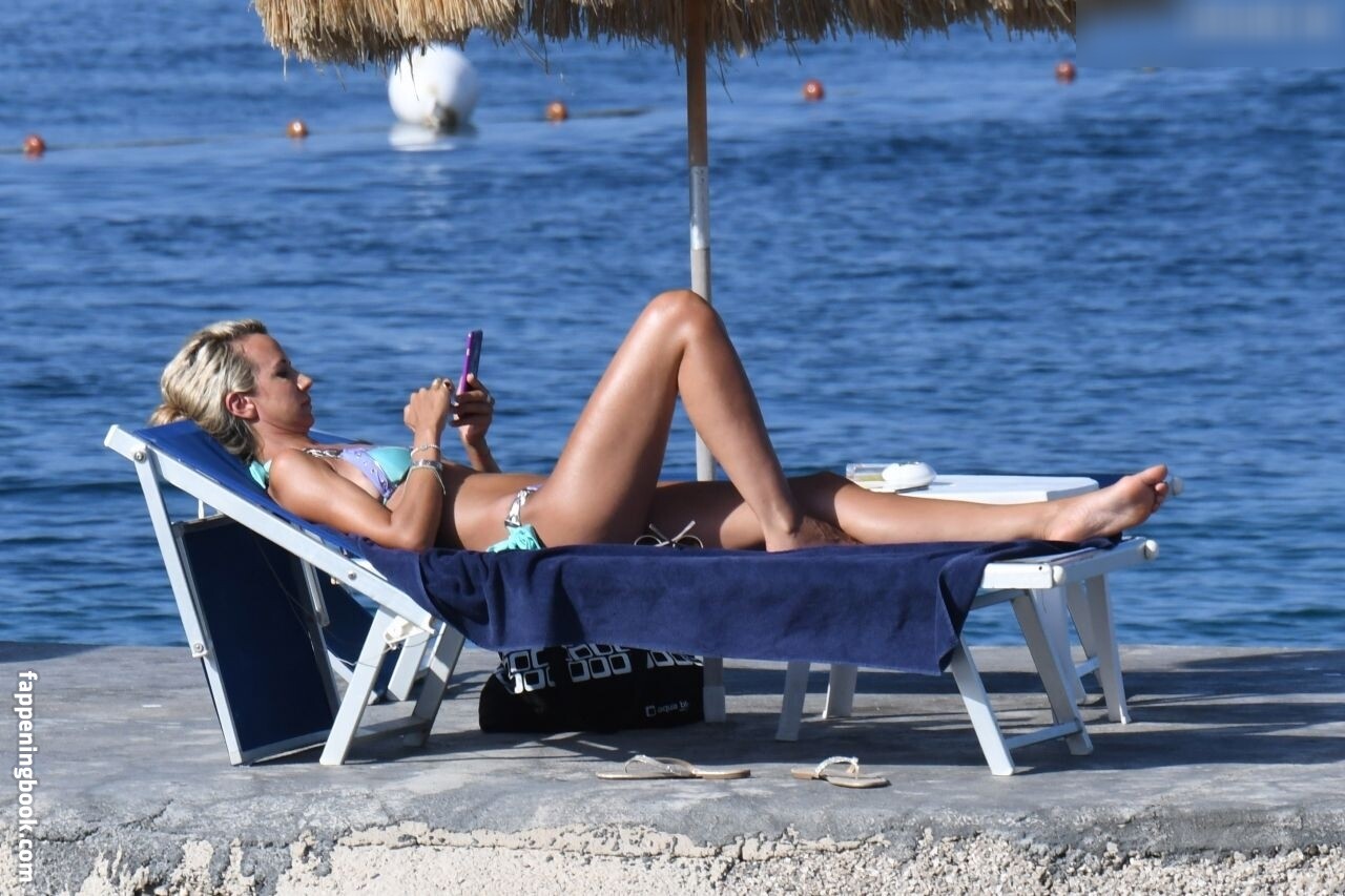 Lady Victoria Hervey Fapello Latest Exclusive Leaked Photos