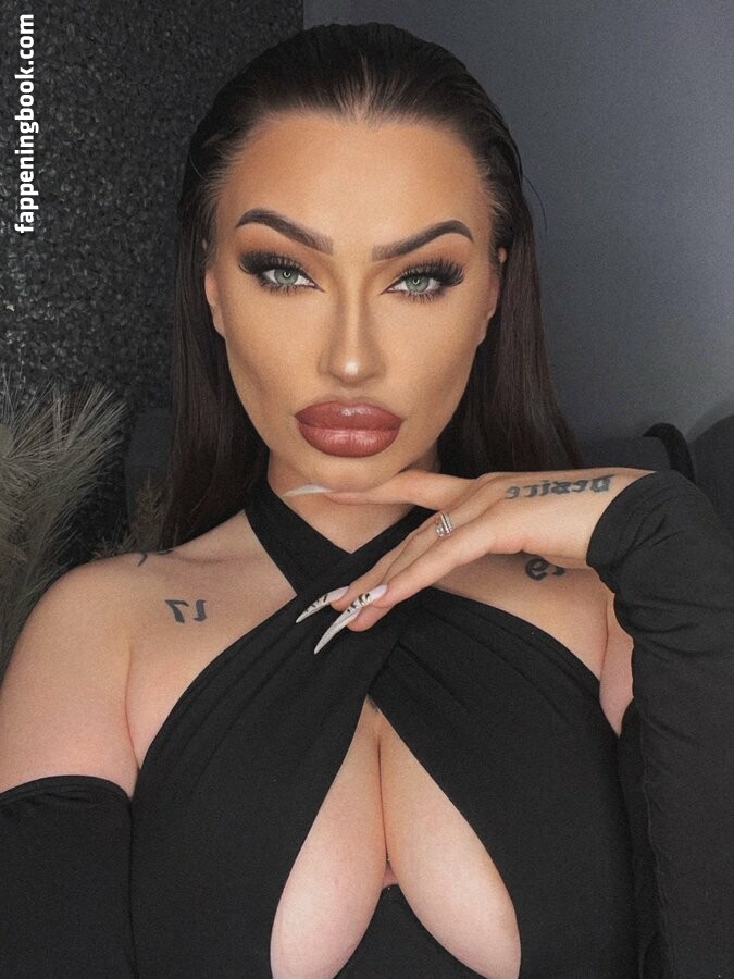 LaReinaMalvadaa Nude OnlyFans Leaks