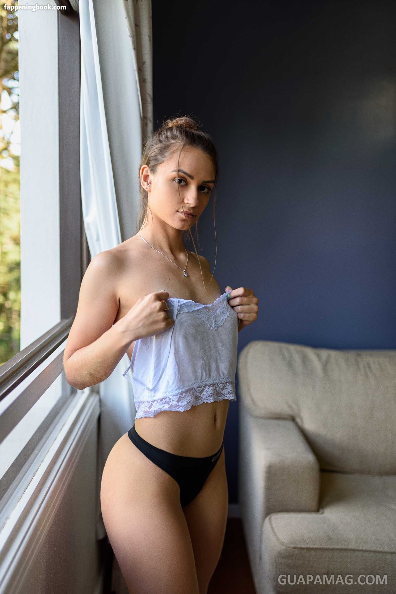 Larissa Flores Nude