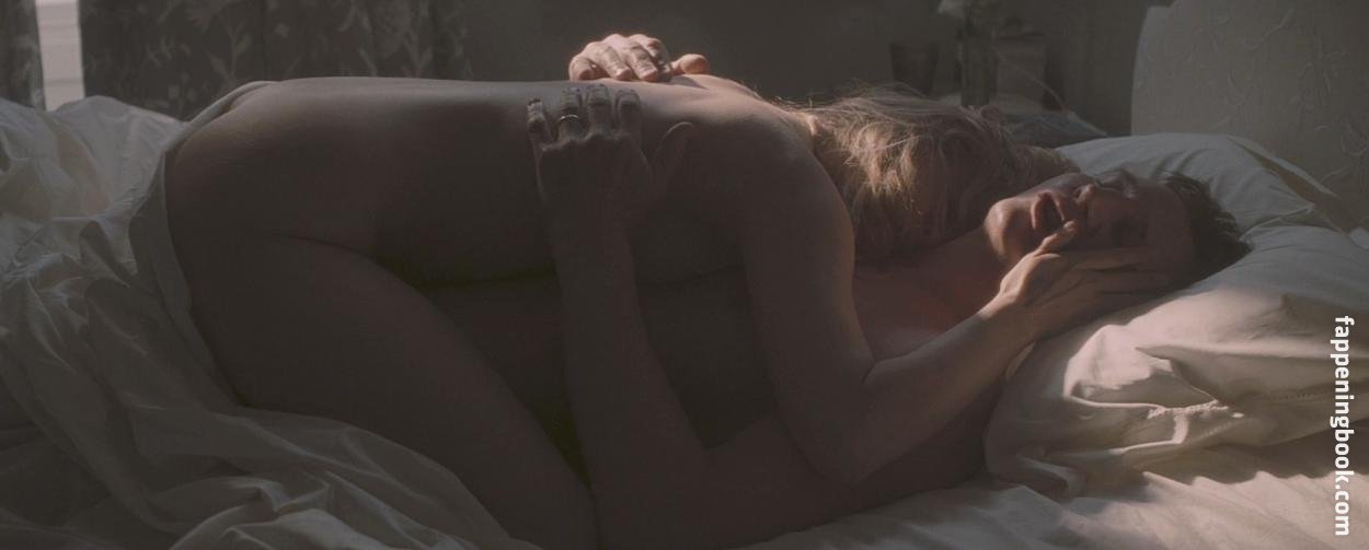 Laura Linney Nude