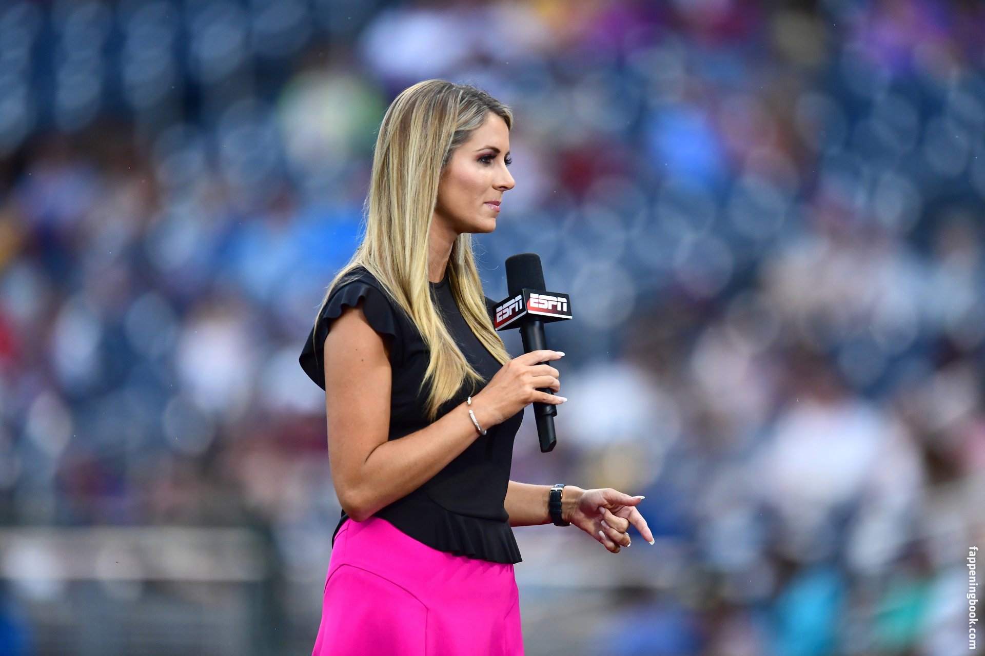 Laura Rutledge Espn In Swimsuit