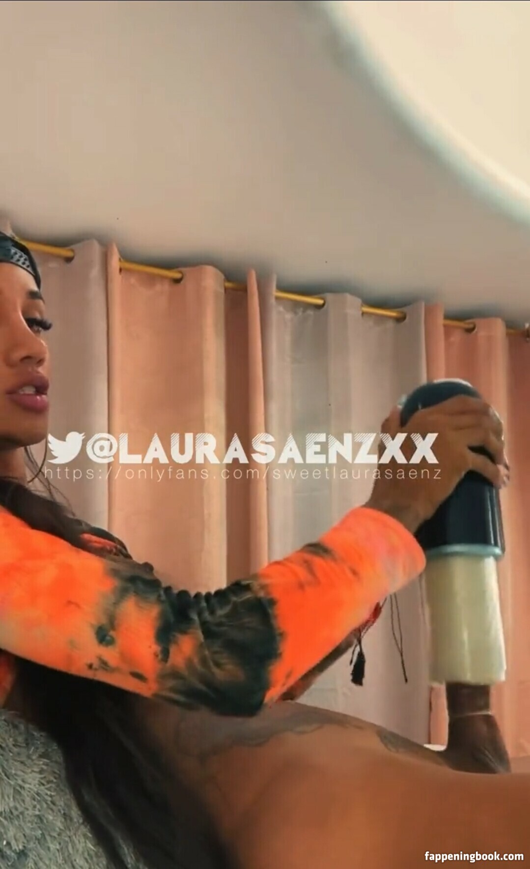 Laura Saenz Nude OnlyFans Leaks