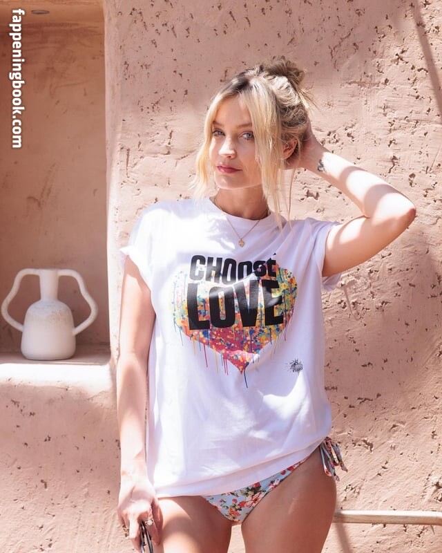 Laura Whitmore Fapello Latest Exclusive Leaked Photos