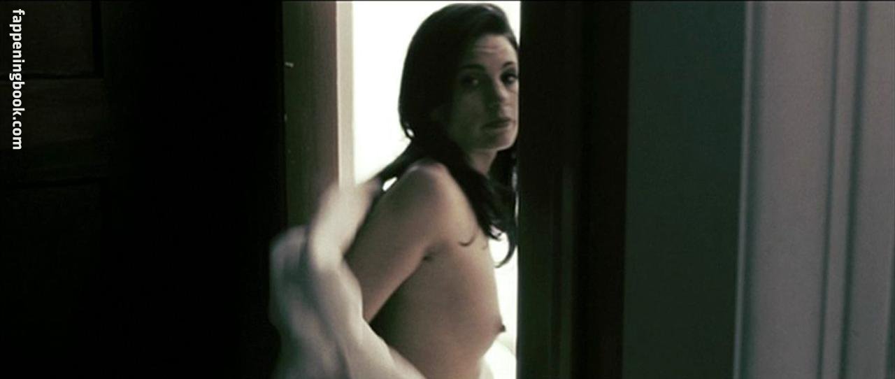 Leah Cairns Nude