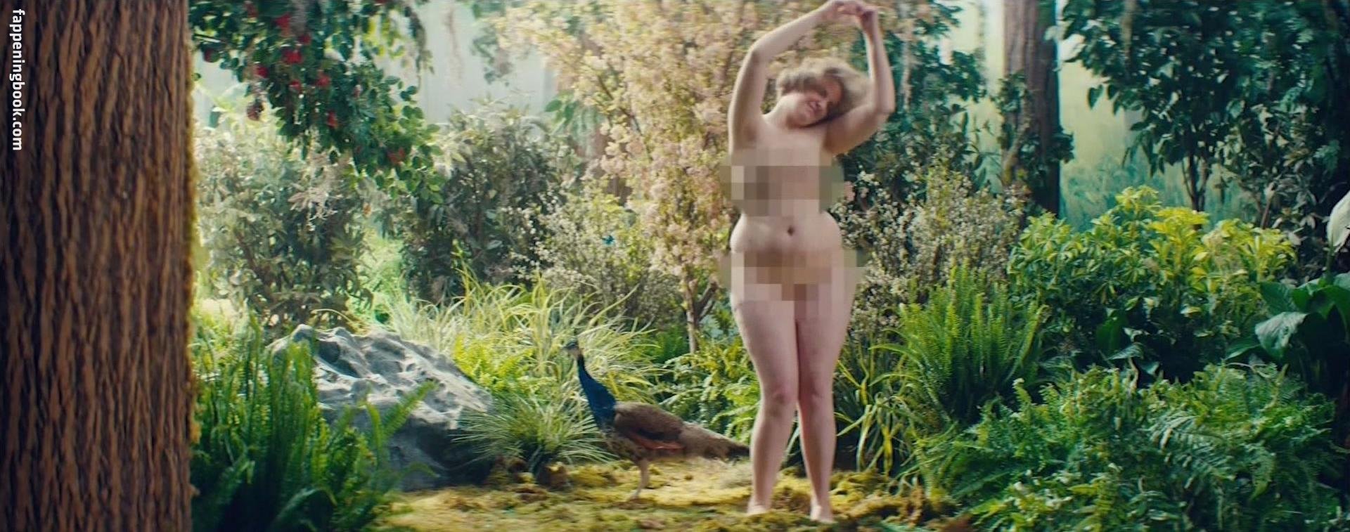 Lena Dunham Nude