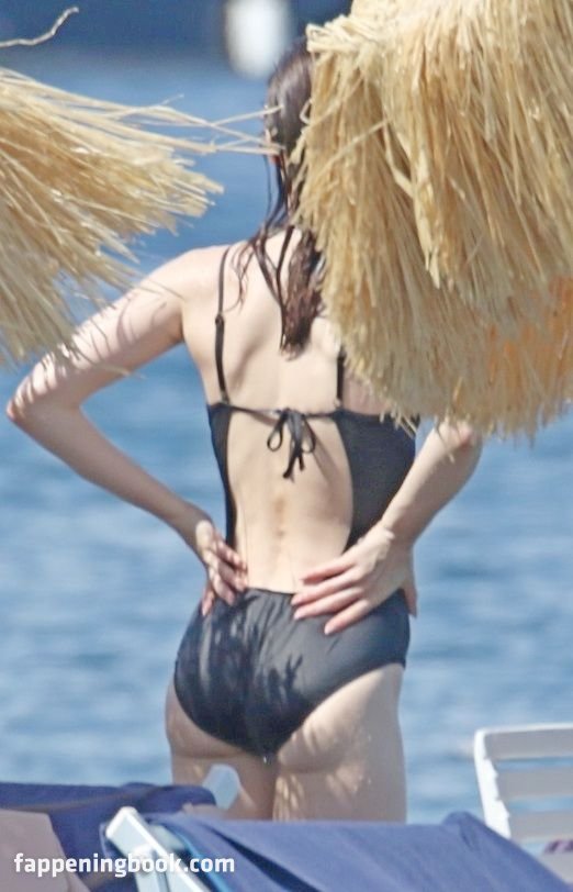 Lily Collins Nude, The Fappening - Photo #340055 - FappeningBook.