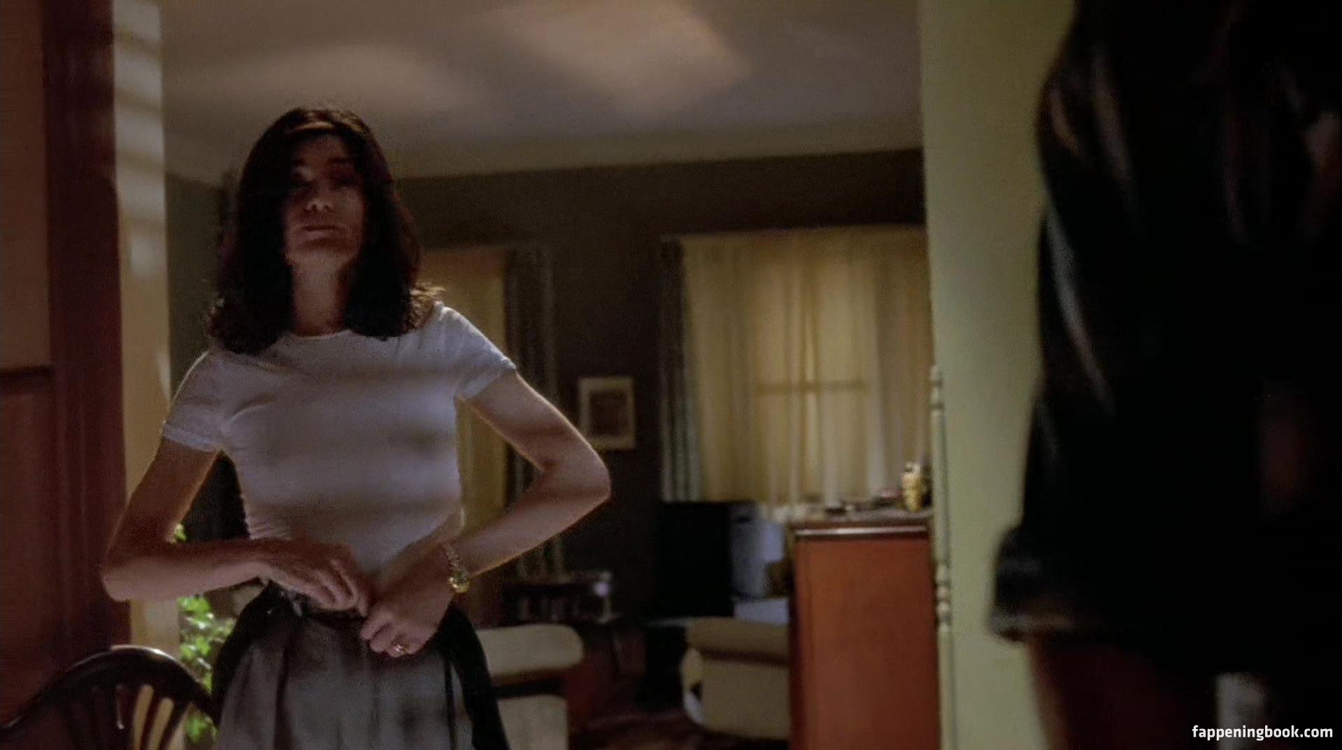 Page 1 of 2. 2. 1. Linda Fiorentino is an