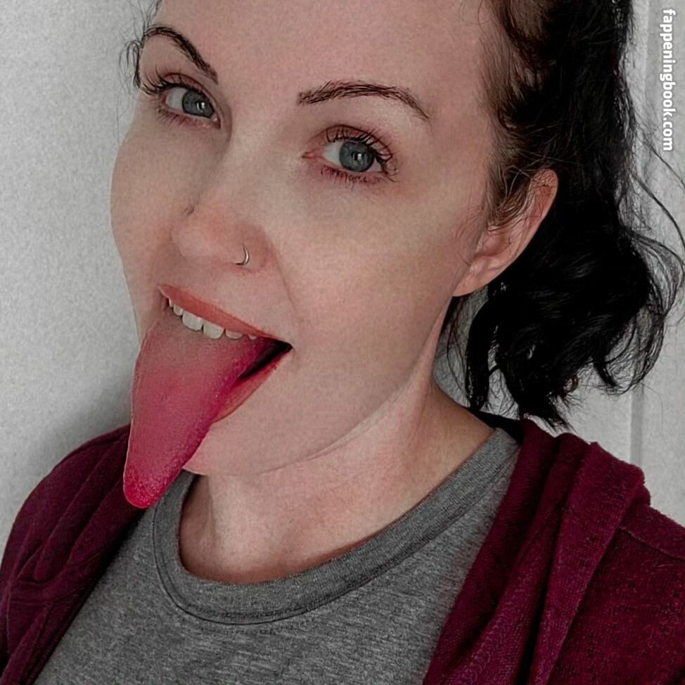 Long Tongue Fetish Nude OnlyFans Leaks