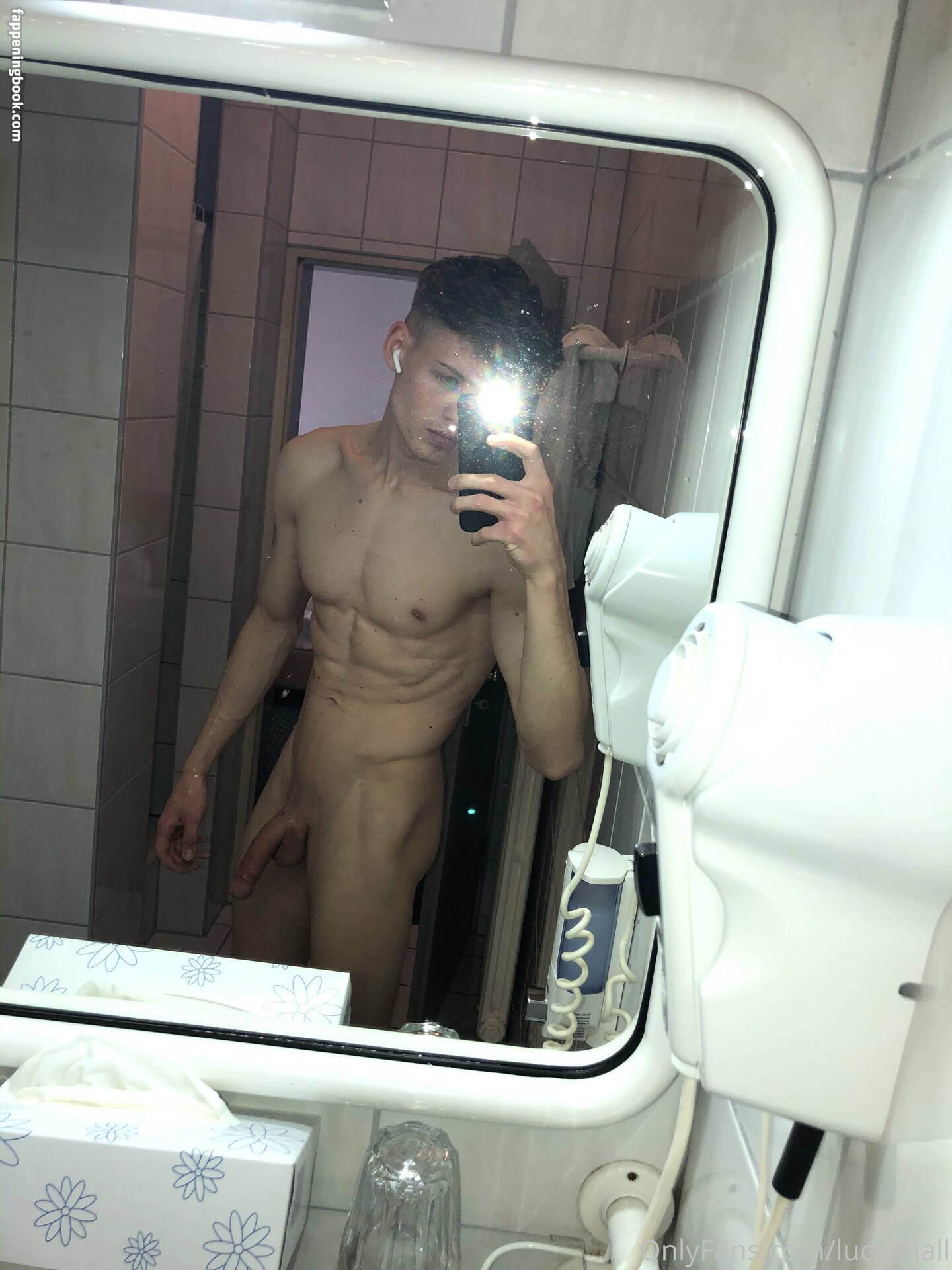 lucashallfree Nude OnlyFans Leaks