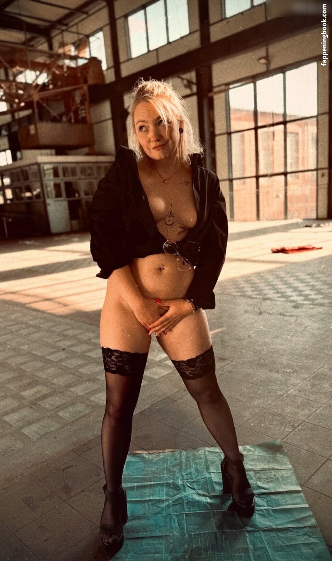 Luna.92 Nude