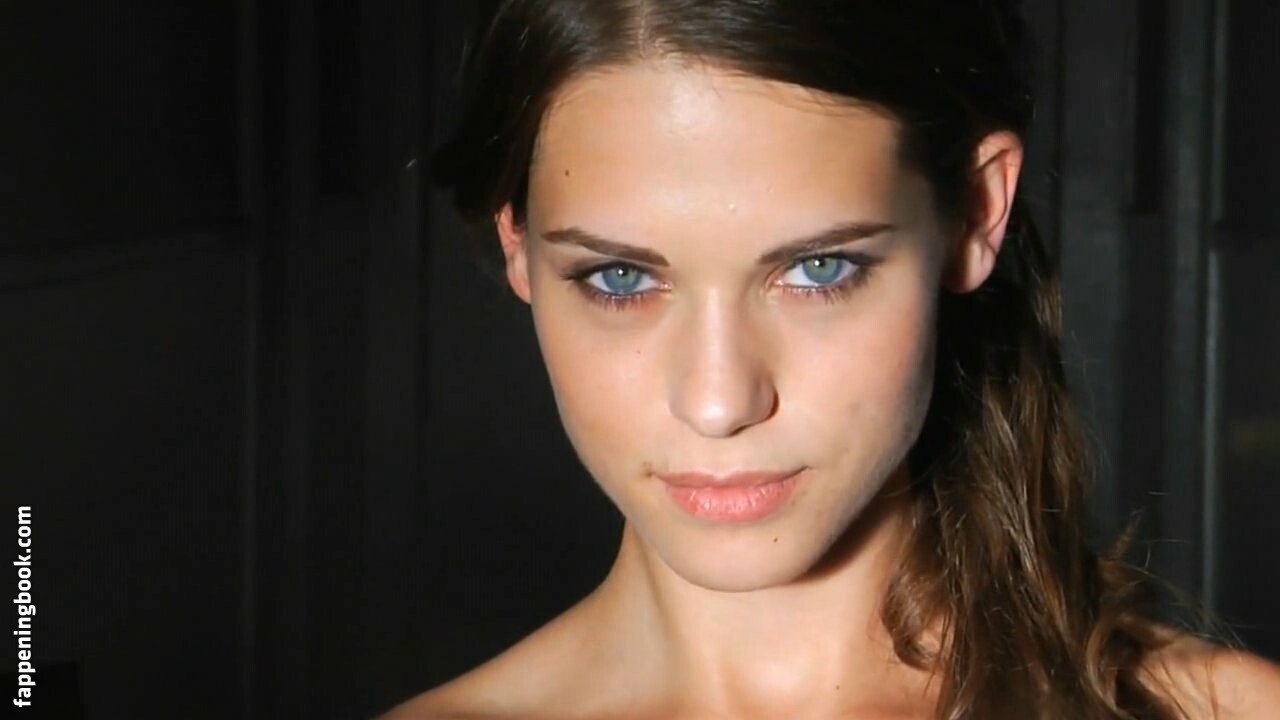 Lyndsy Fonseca Nude, The Fappening - Photo #6759222 - FappeningBook