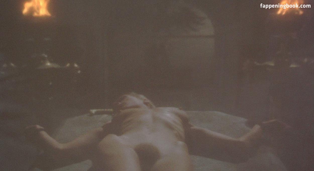 Maggie Wright Nude