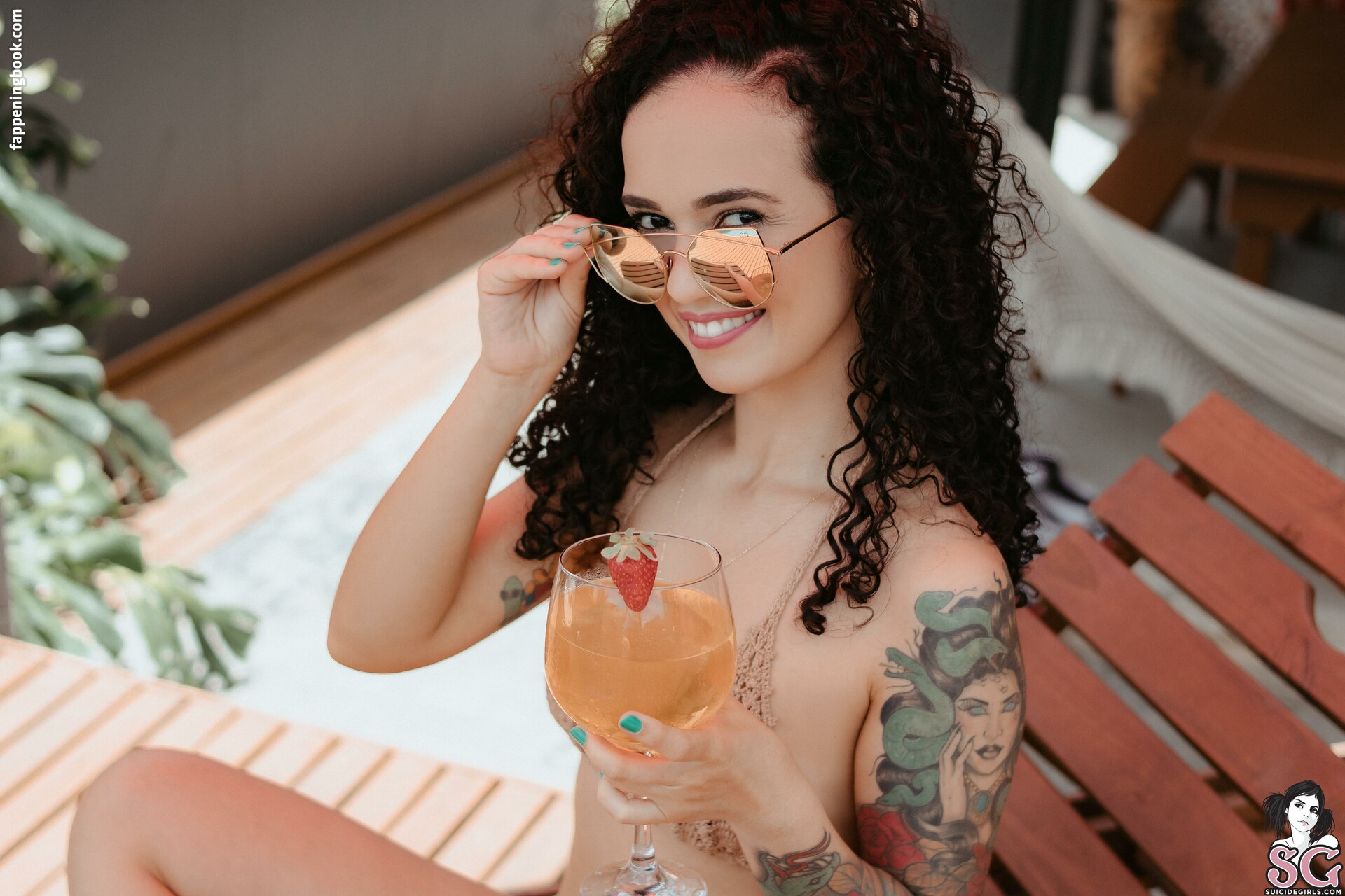 Mari Curly Suicide Nude OnlyFans Leaks