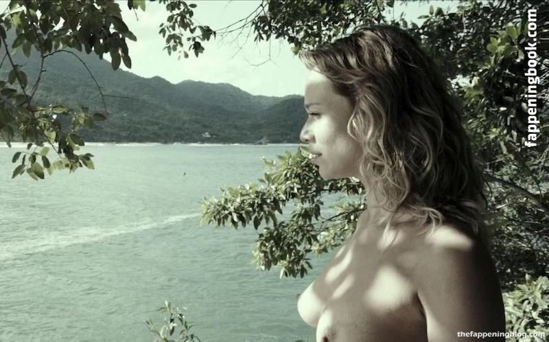 Mariana Ximenes Nude