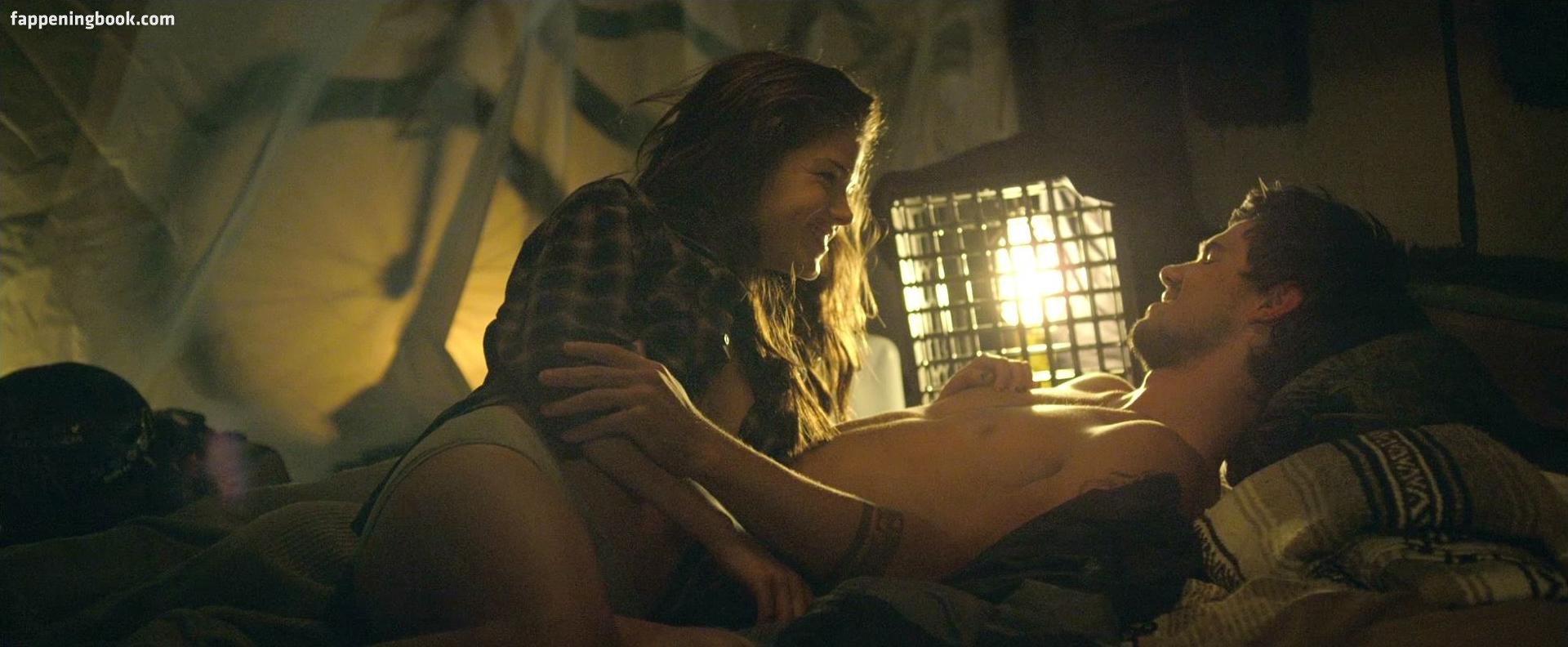 Marie Avgeropoulos Nude