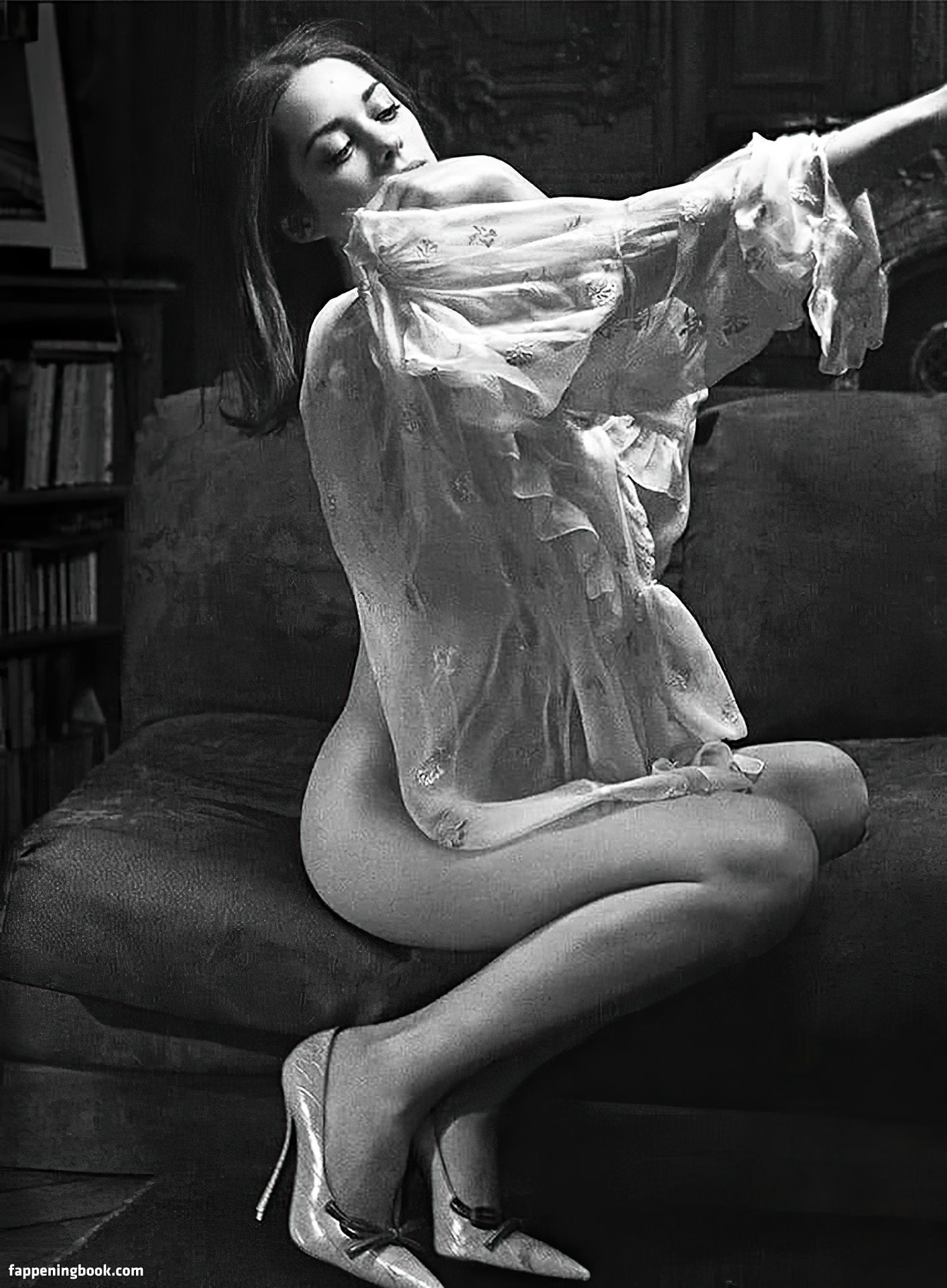 Marion Cotillard Nude