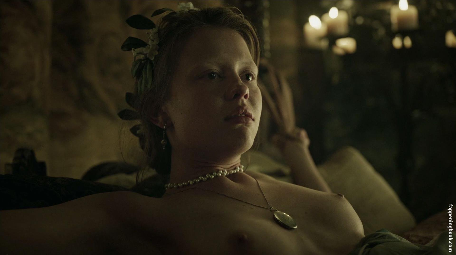 Mia Goth Nude OnlyFans Leaks