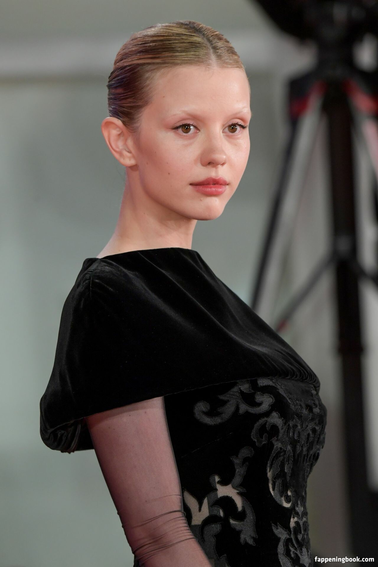 Mia Goth Nude OnlyFans Leaks