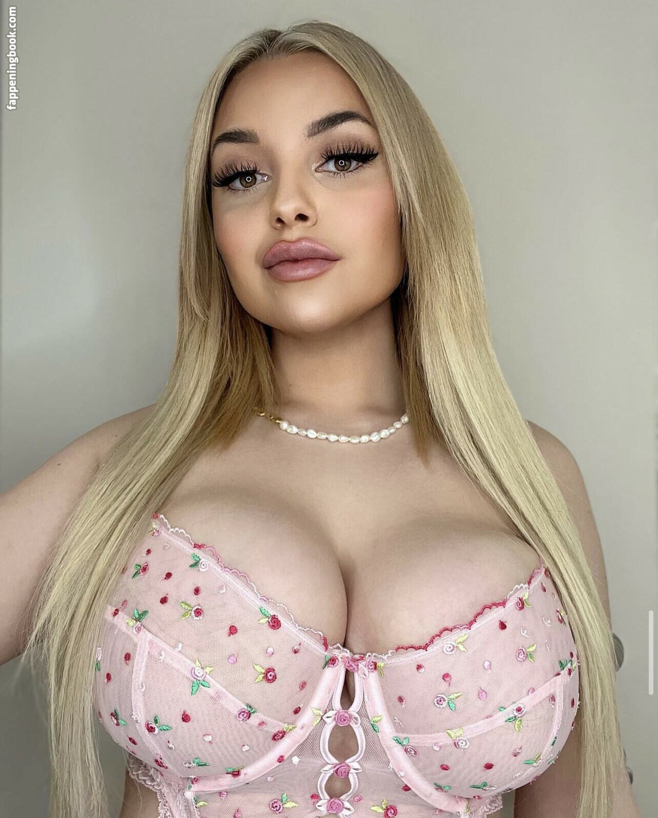 miawills1998 Nude OnlyFans Leaks