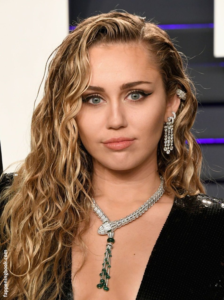 https://fappeningbook.com/photos/m/i/miley-cyrus/1000/142.jpg