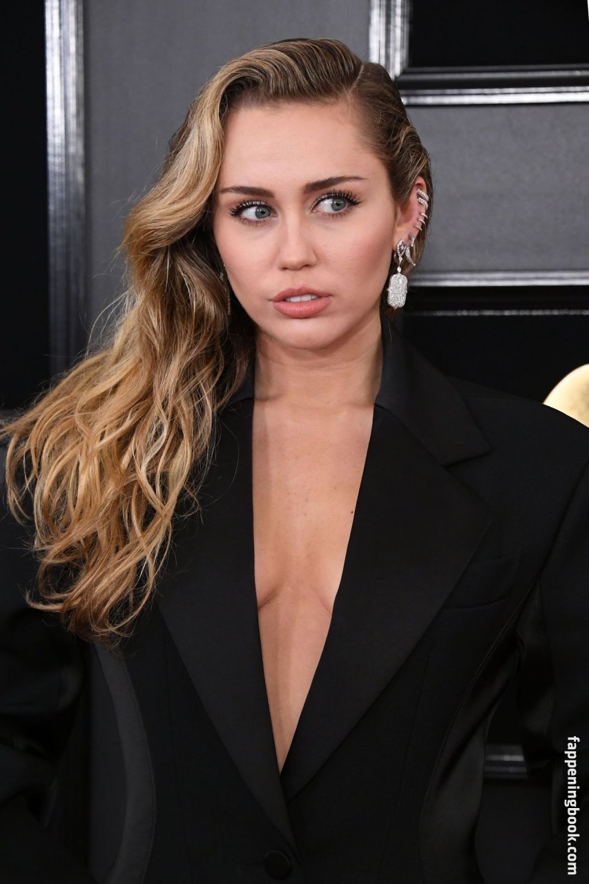 https://fappeningbook.com/photos/m/i/miley-cyrus/1000/193.jpg