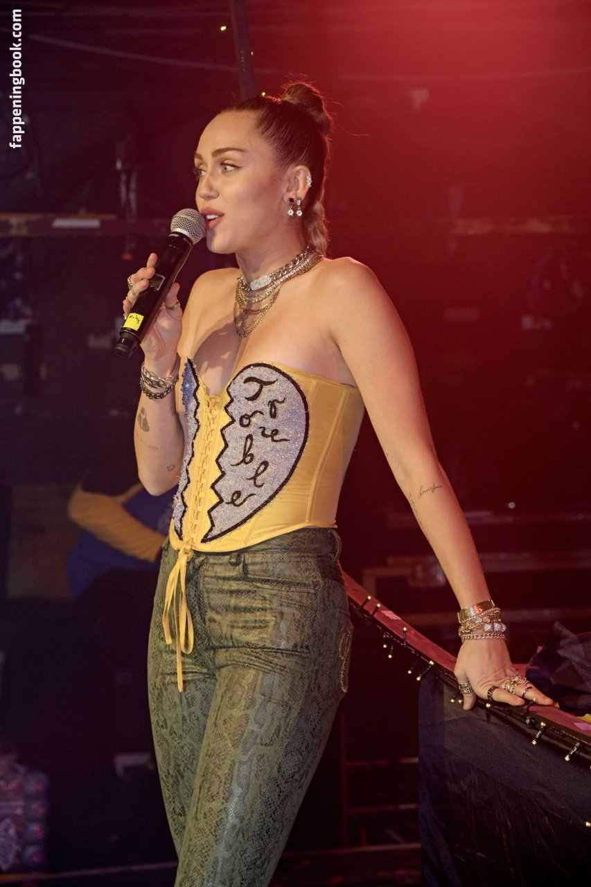 https://fappeningbook.com/photos/m/i/miley-cyrus/1000/286.jpg