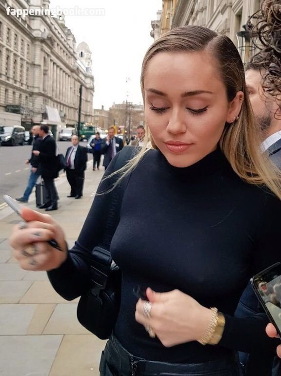 https://fappeningbook.com/photos/m/i/miley-cyrus/1000/347.jpg