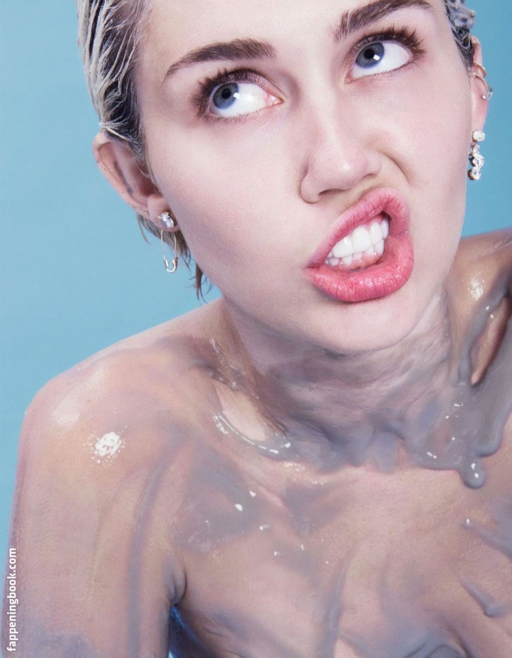 https://fappeningbook.com/photos/m/i/miley-cyrus/1000/399.jpg