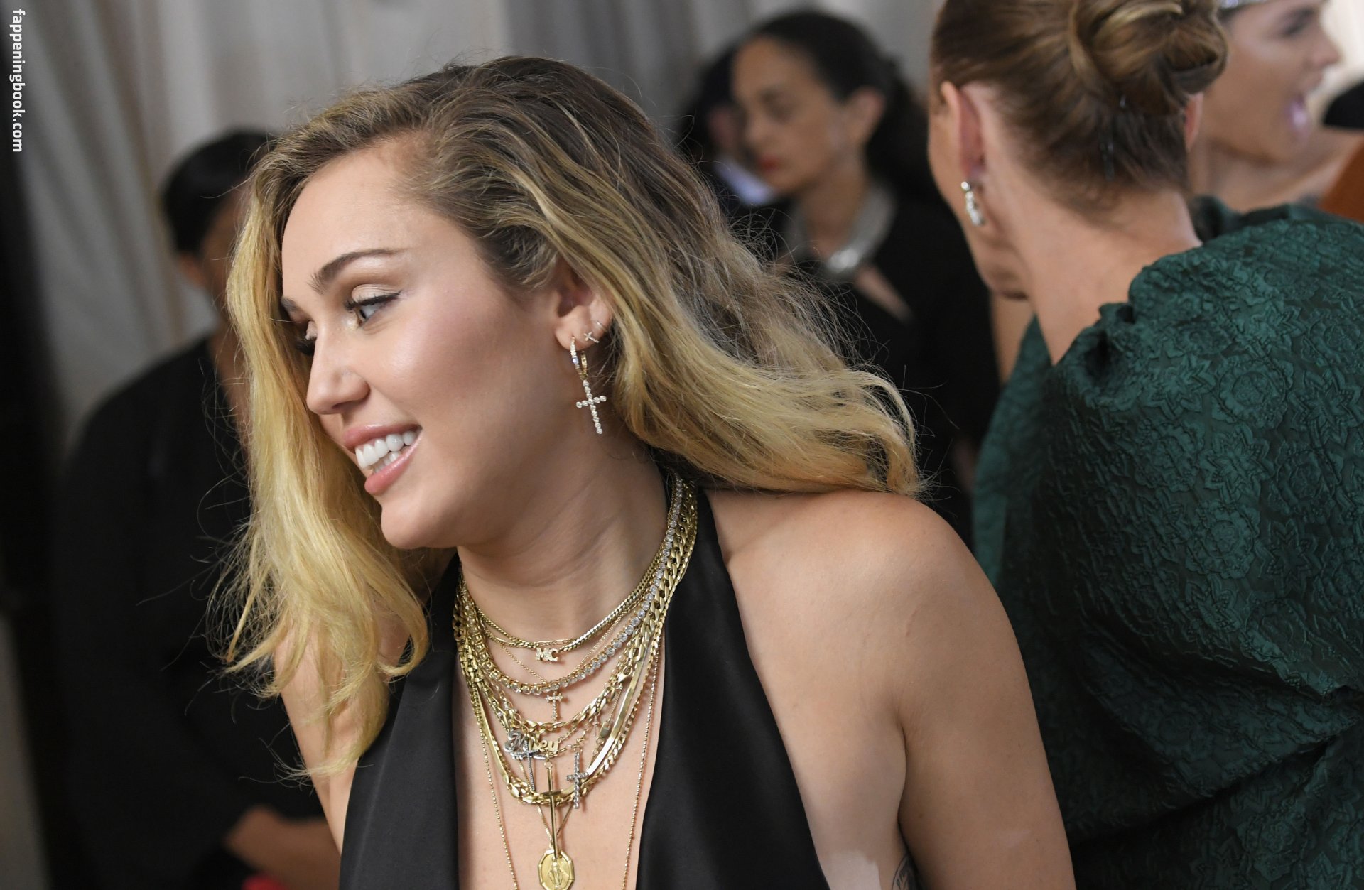 https://fappeningbook.com/photos/m/i/miley-cyrus/1000/616.jpg