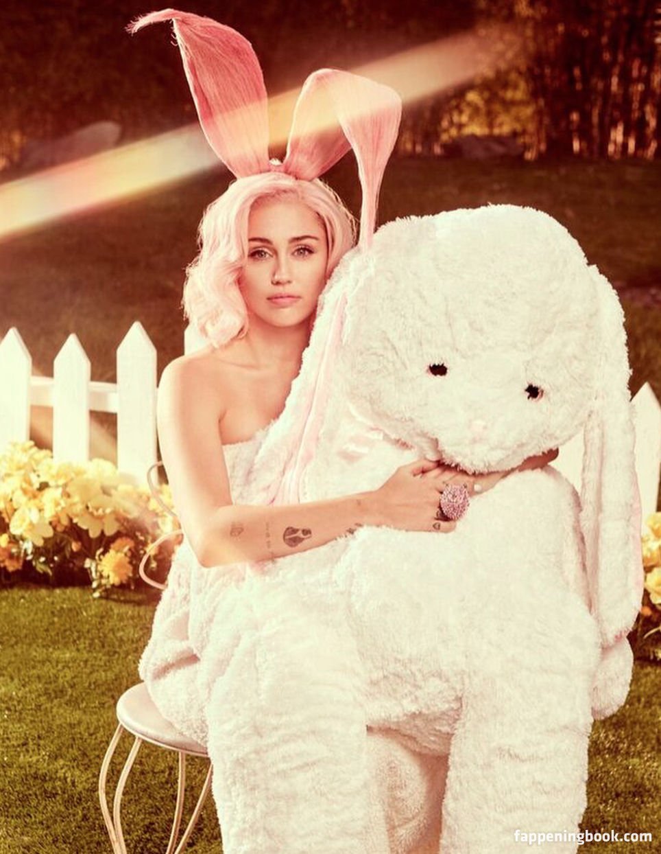 https://fappeningbook.com/photos/m/i/miley-cyrus/1000/634.jpg