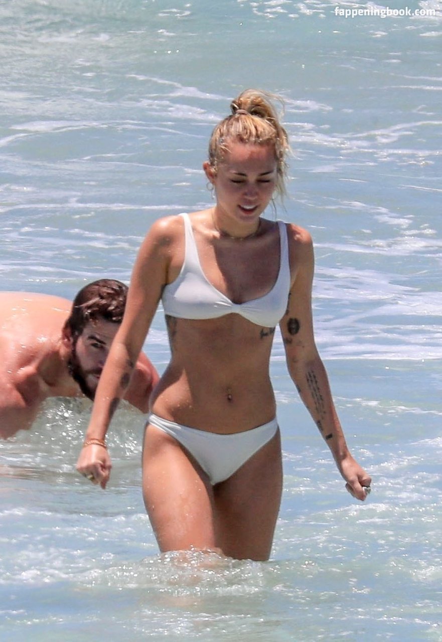 https://fappeningbook.com/photos/m/i/miley-cyrus/1000/743.jpg