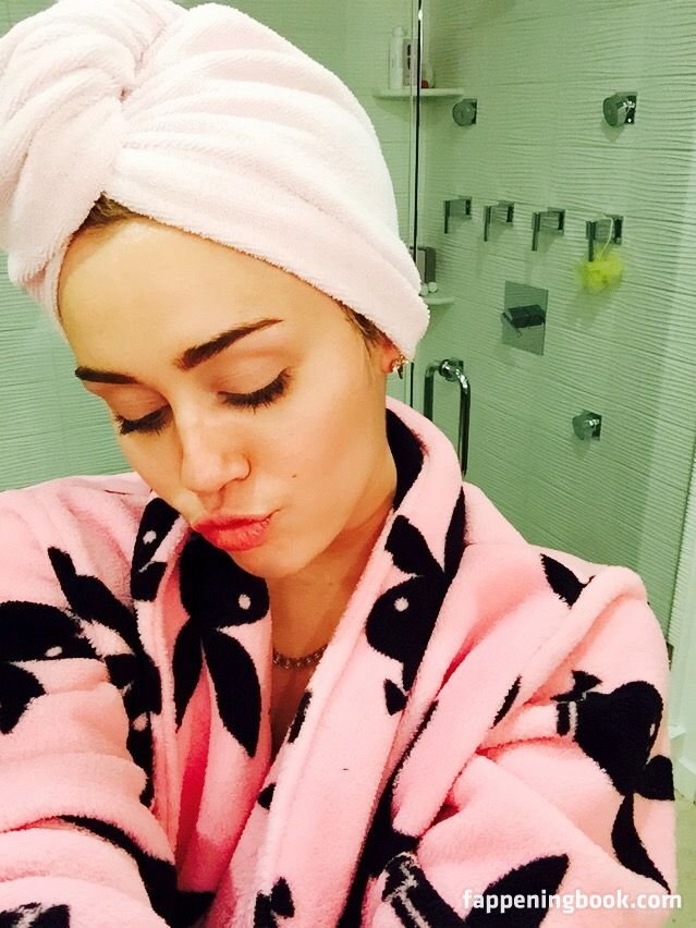 https://fappeningbook.com/photos/m/i/miley-cyrus/1000/930.jpg