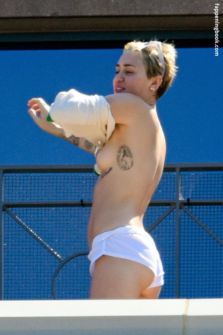 https://fappeningbook.com/photos/m/i/miley-cyrus/1000/980.jpg