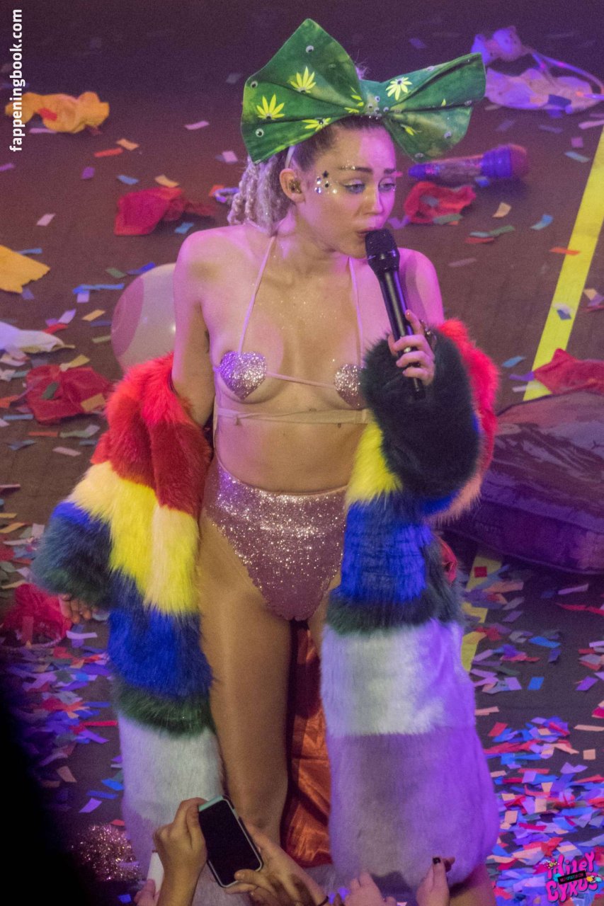 https://fappeningbook.com/photos/m/i/miley-cyrus/2000/1100.jpg