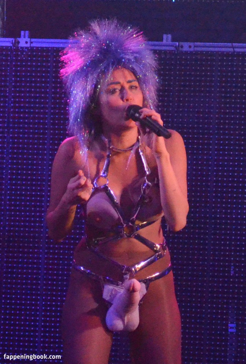 https://fappeningbook.com/photos/m/i/miley-cyrus/2000/1315.jpg