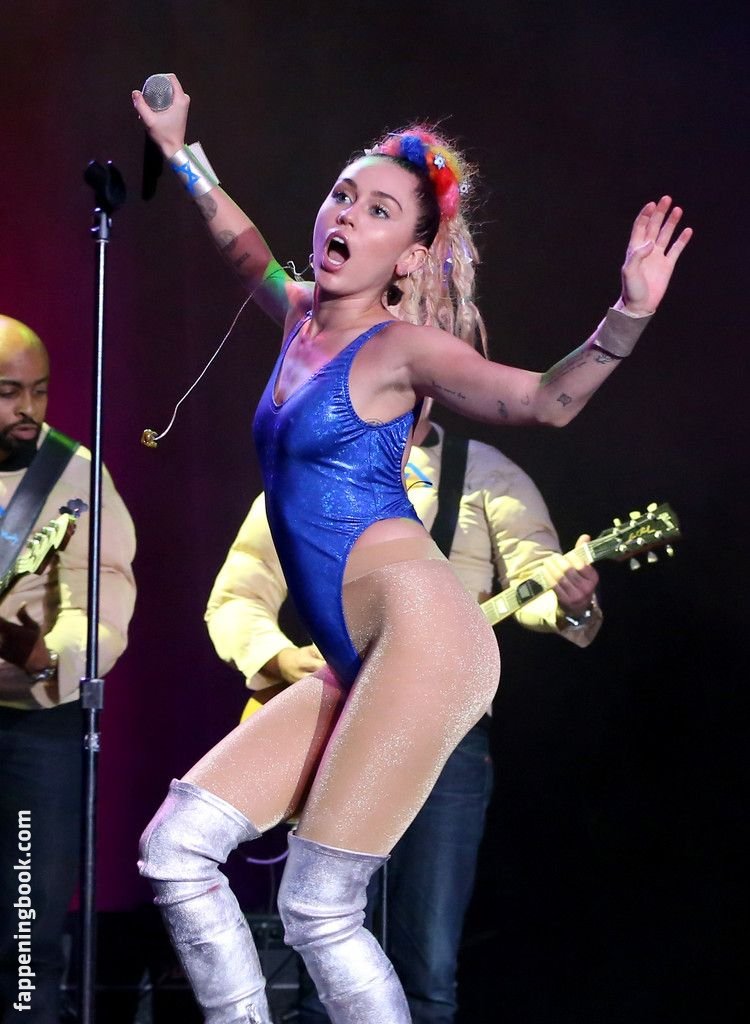 https://fappeningbook.com/photos/m/i/miley-cyrus/2000/1381.jpg