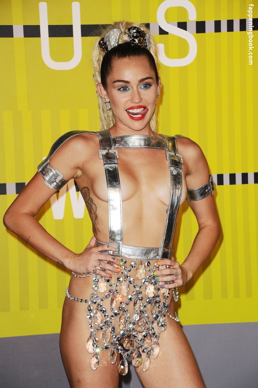 https://fappeningbook.com/photos/m/i/miley-cyrus/2000/1454.jpg